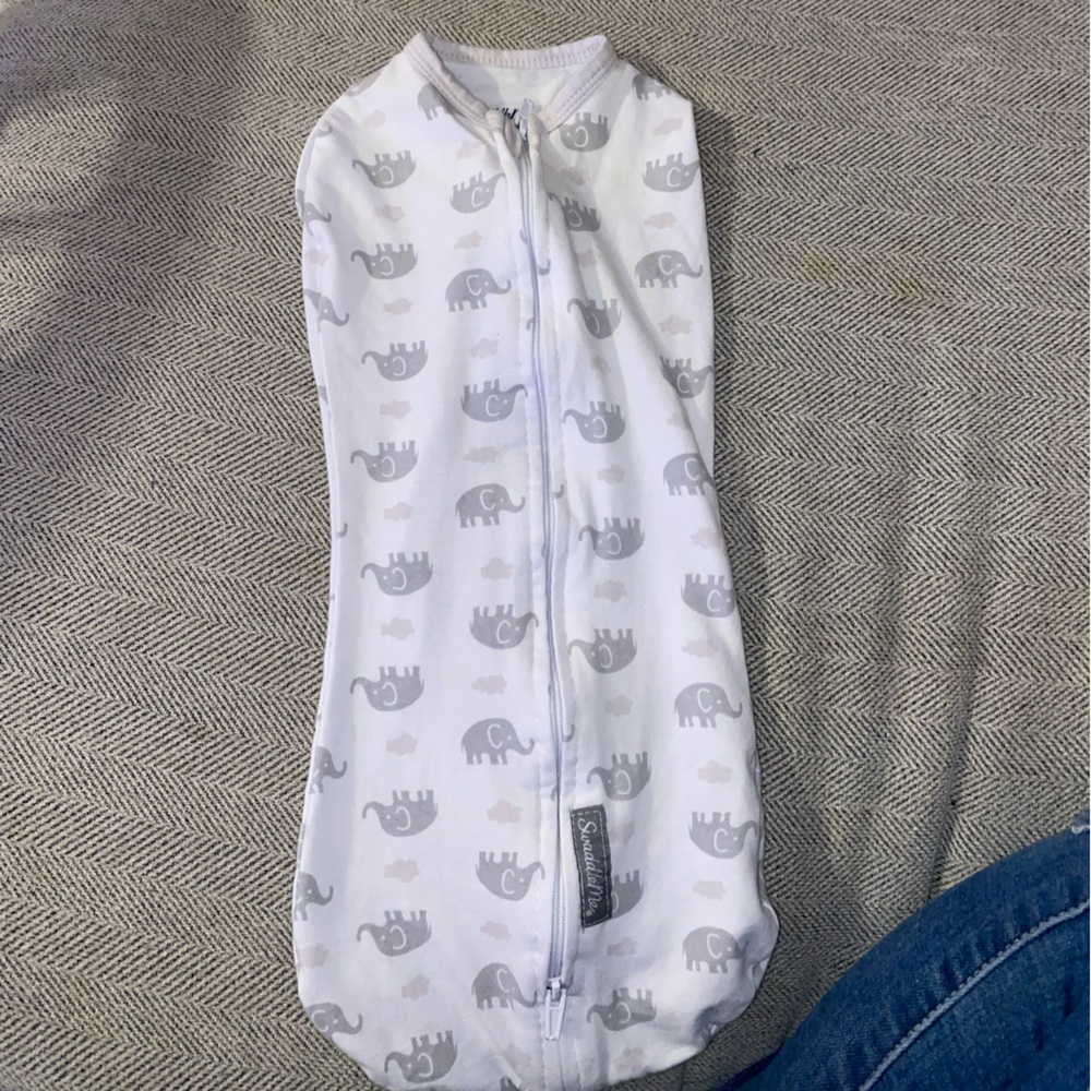 Swaddle me Newborn gray and white zip up sleep sack